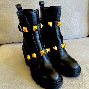 Valentino Garavani Roman Stud Calfskin Combat Boot 85mm Size 37